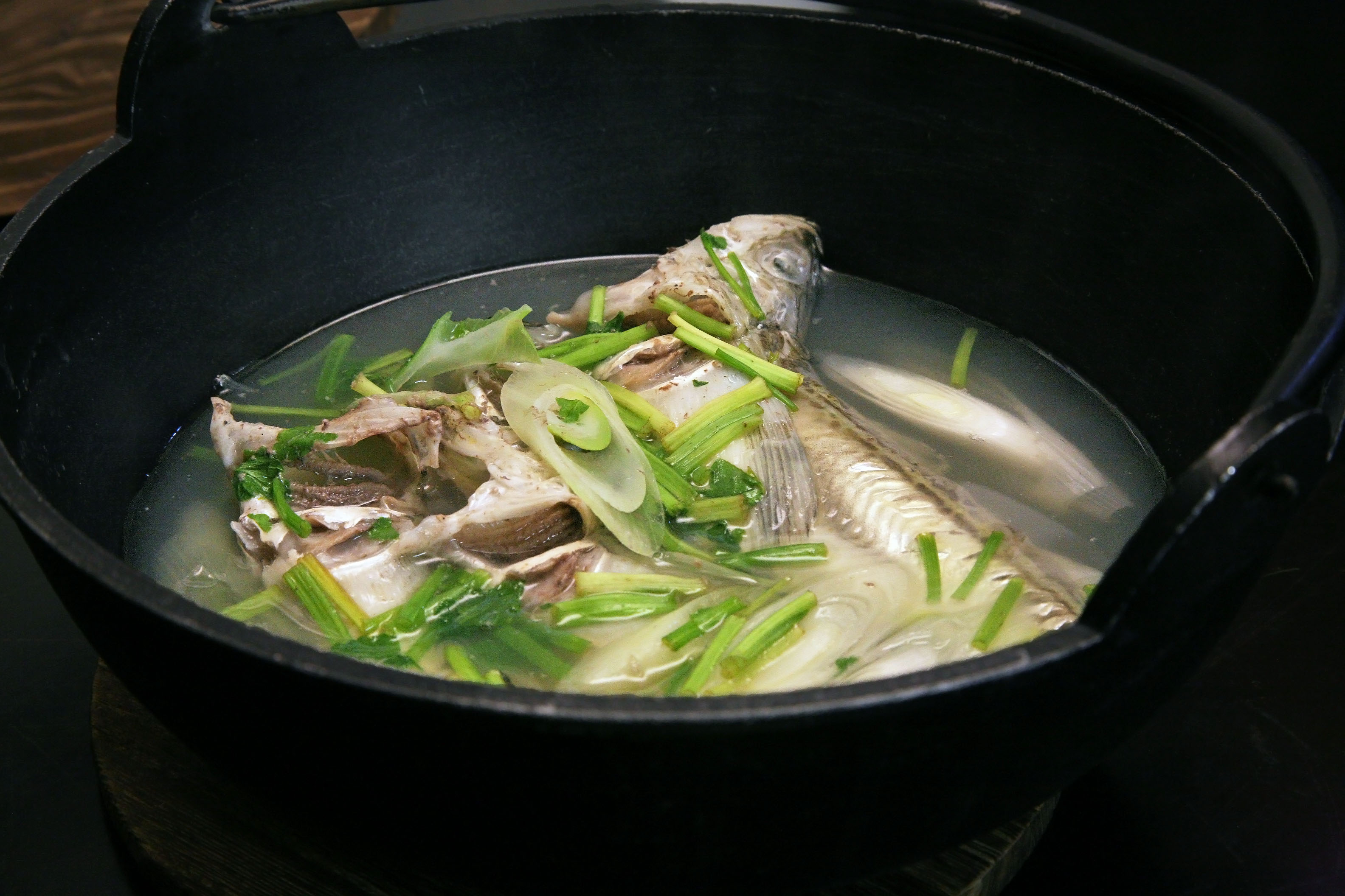 しょっつる鍋 日本の食べ物用語辞典